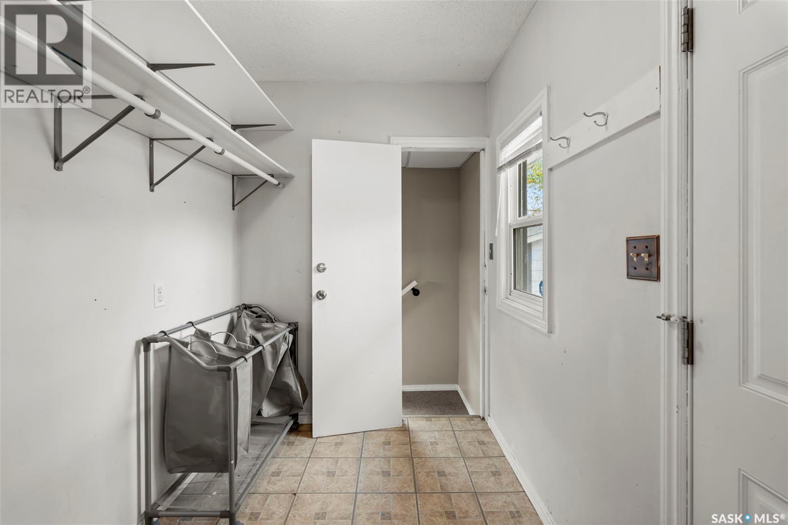 Single Family House Raised bungalow for Sale in  H AVENUE N Saskatoon 