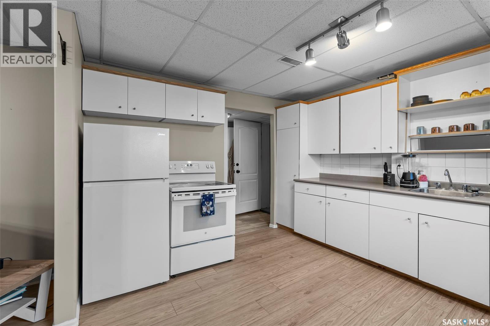 Single Family House Raised bungalow for Sale in  H AVENUE N Saskatoon 