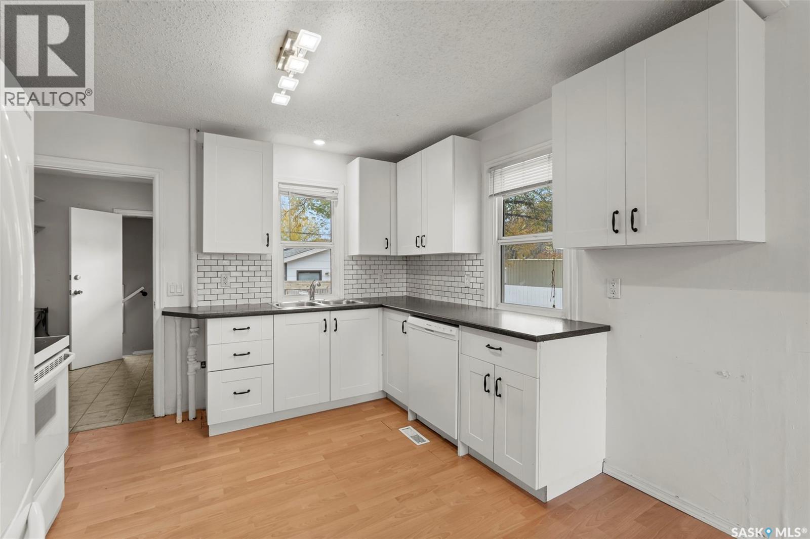 Single Family House Raised bungalow for Sale in  H AVENUE N Saskatoon 