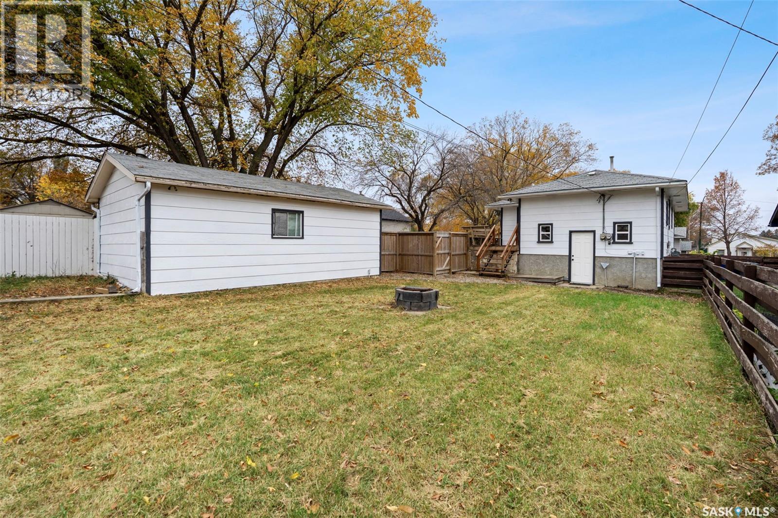 Single Family House Raised bungalow for Sale in  H AVENUE N Saskatoon 