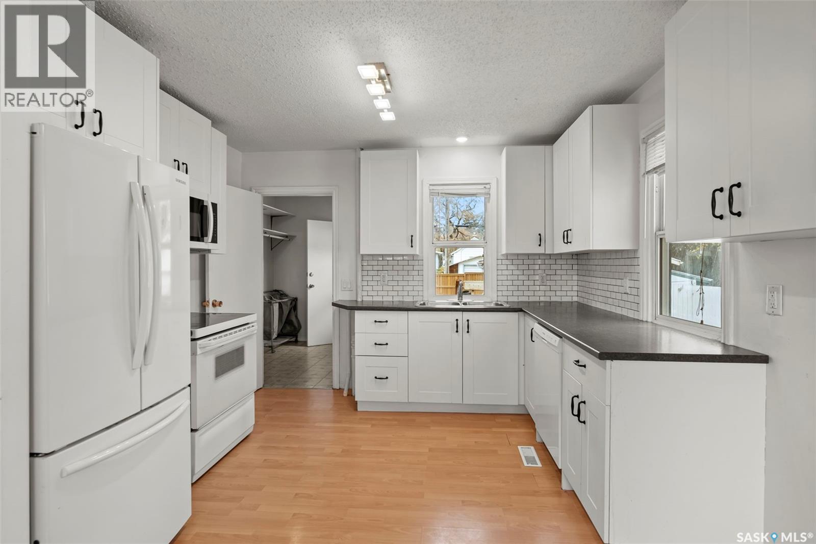 Single Family House Raised bungalow for Sale in  H AVENUE N Saskatoon 