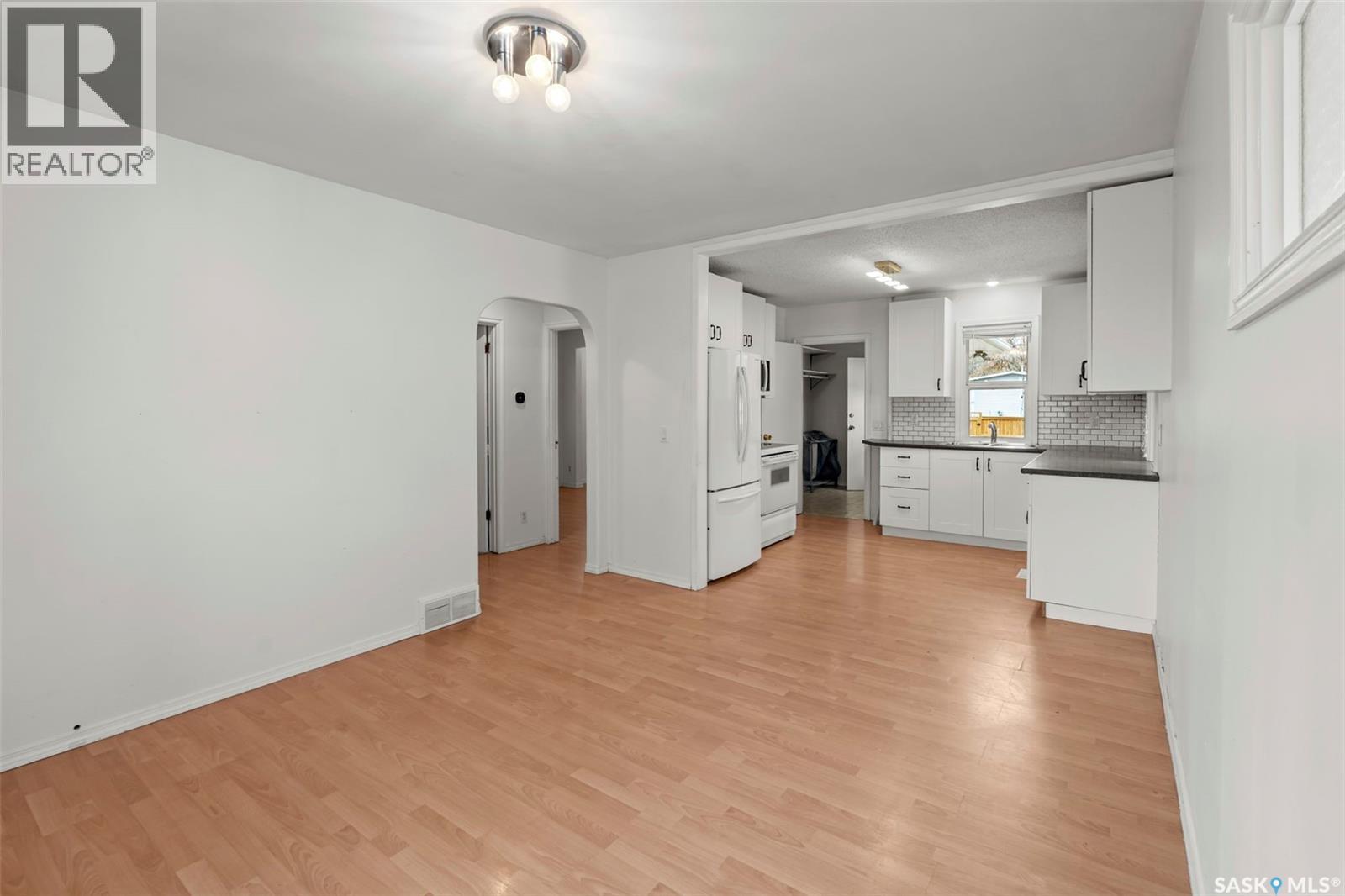 Single Family House Raised bungalow for Sale in  H AVENUE N Saskatoon 