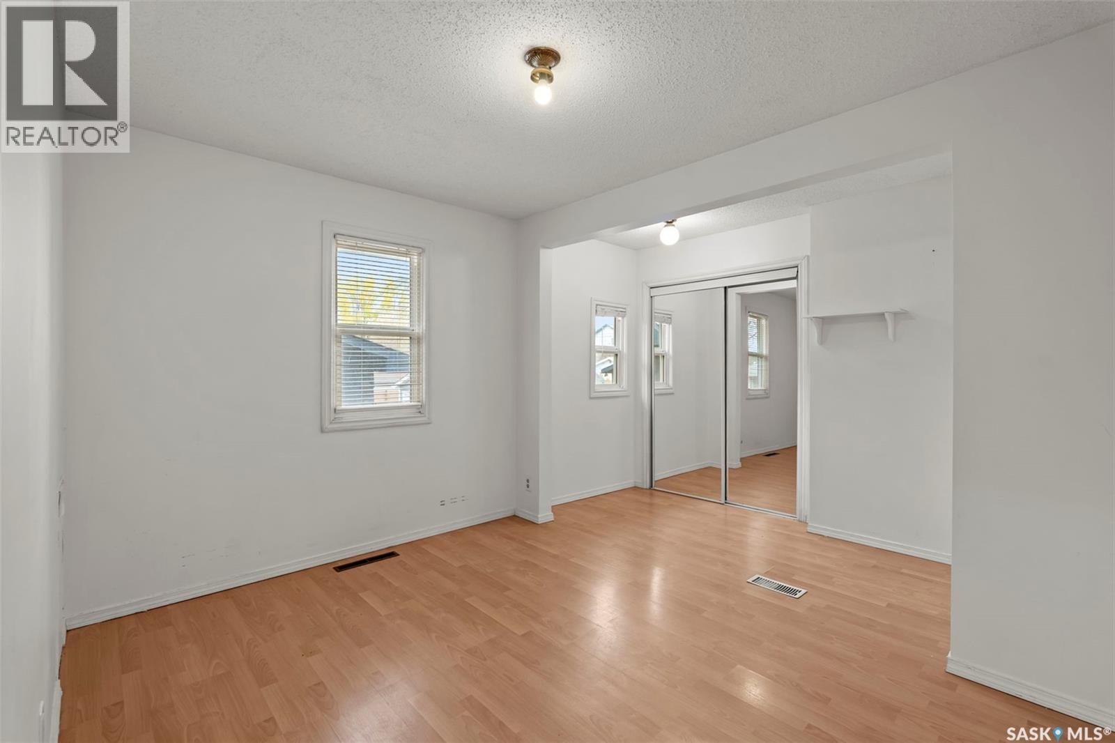 Single Family House Raised bungalow for Sale in  H AVENUE N Saskatoon 