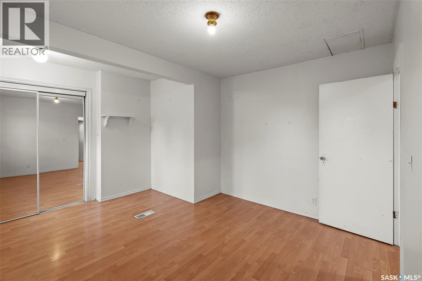 Single Family House Raised bungalow for Sale in  H AVENUE N Saskatoon 