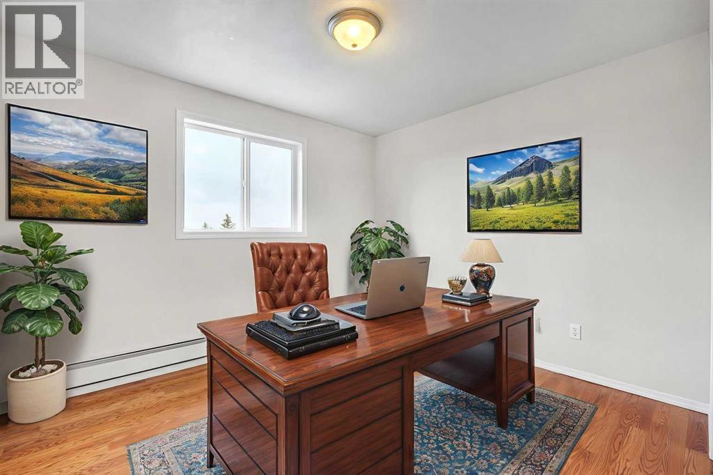 Single Family House for Sale in   Manora Place NE Marlborough Park Calgary 