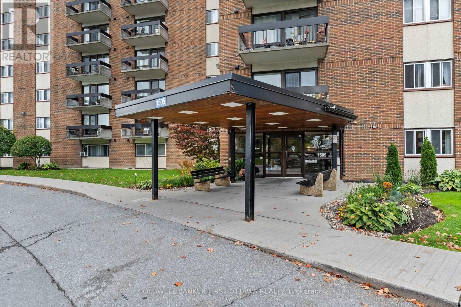 Outdoor parking & tons of building amenities!