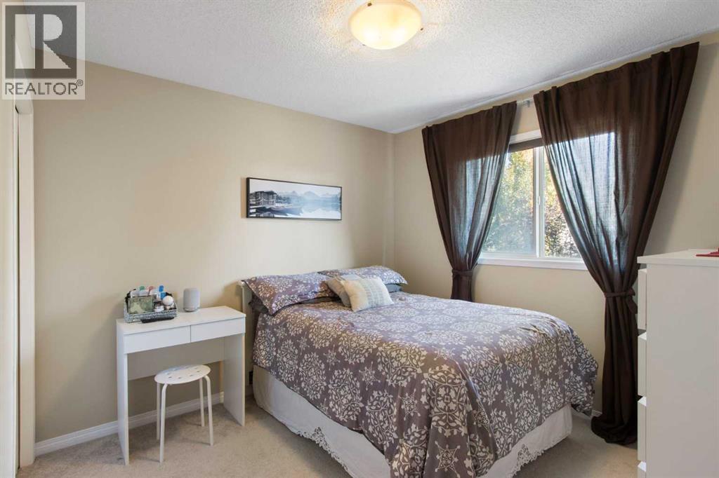 Single Family House for Sale in  Spring Crescent SW Springbank Hill Calgary 