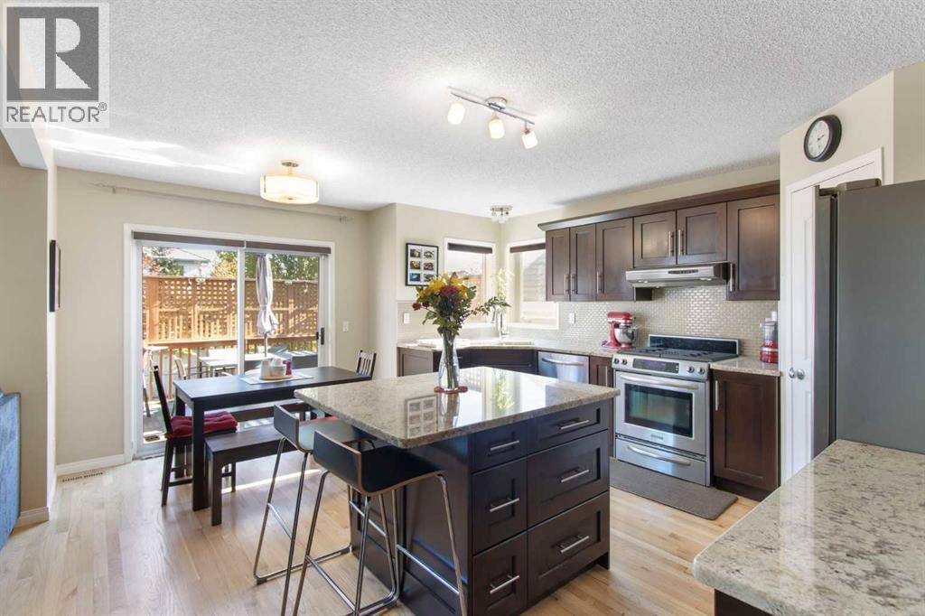 Single Family House for Sale in  Spring Crescent SW Springbank Hill Calgary 