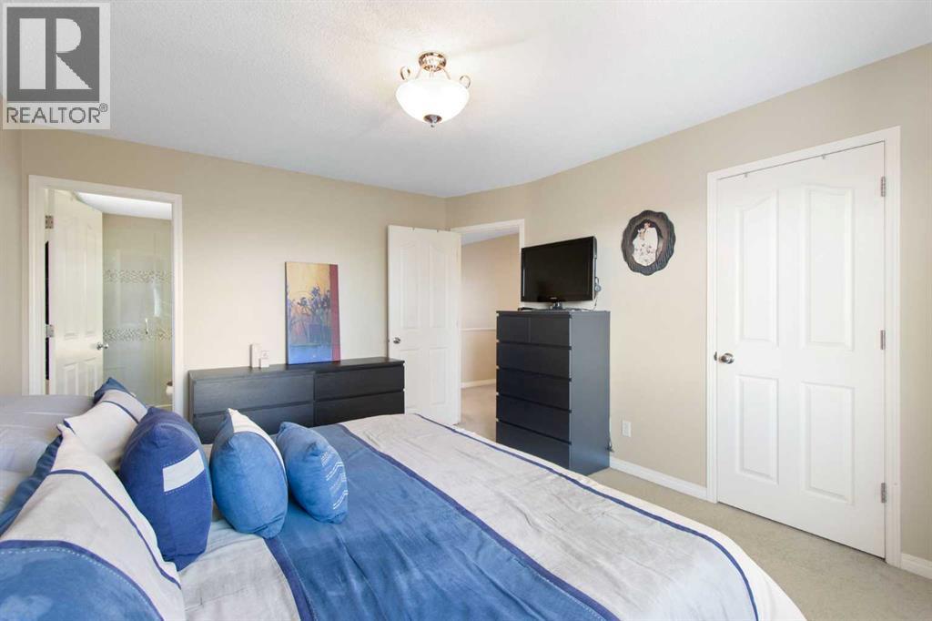Single Family House for Sale in  Spring Crescent SW Springbank Hill Calgary 