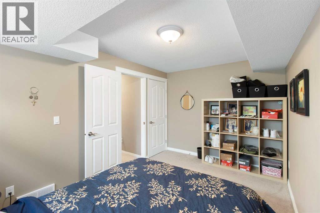 Single Family House for Sale in  Spring Crescent SW Springbank Hill Calgary 