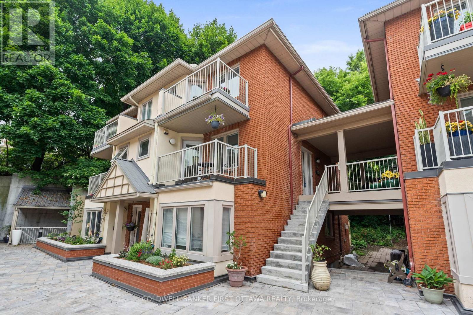 Welcome home to the River Villa on Fountain Place!