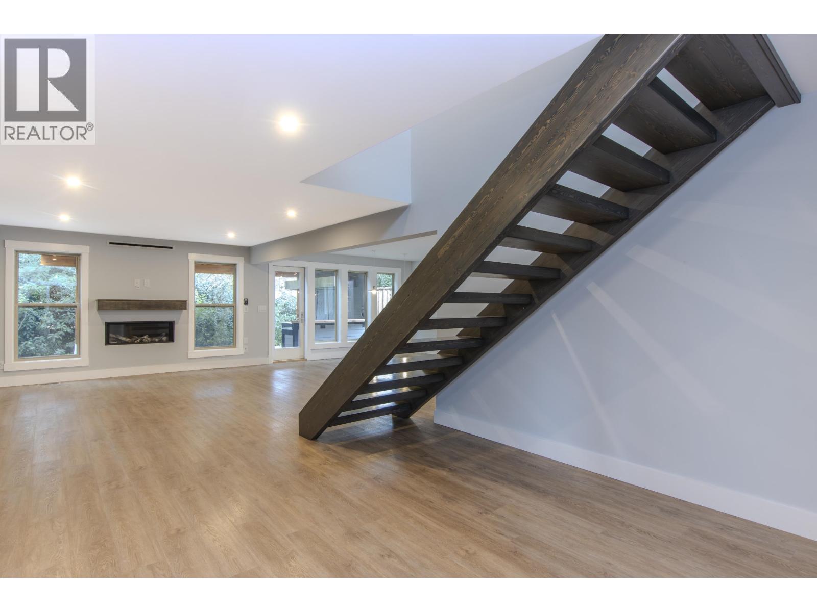 41281 MEADOW AVENUE, Squamish