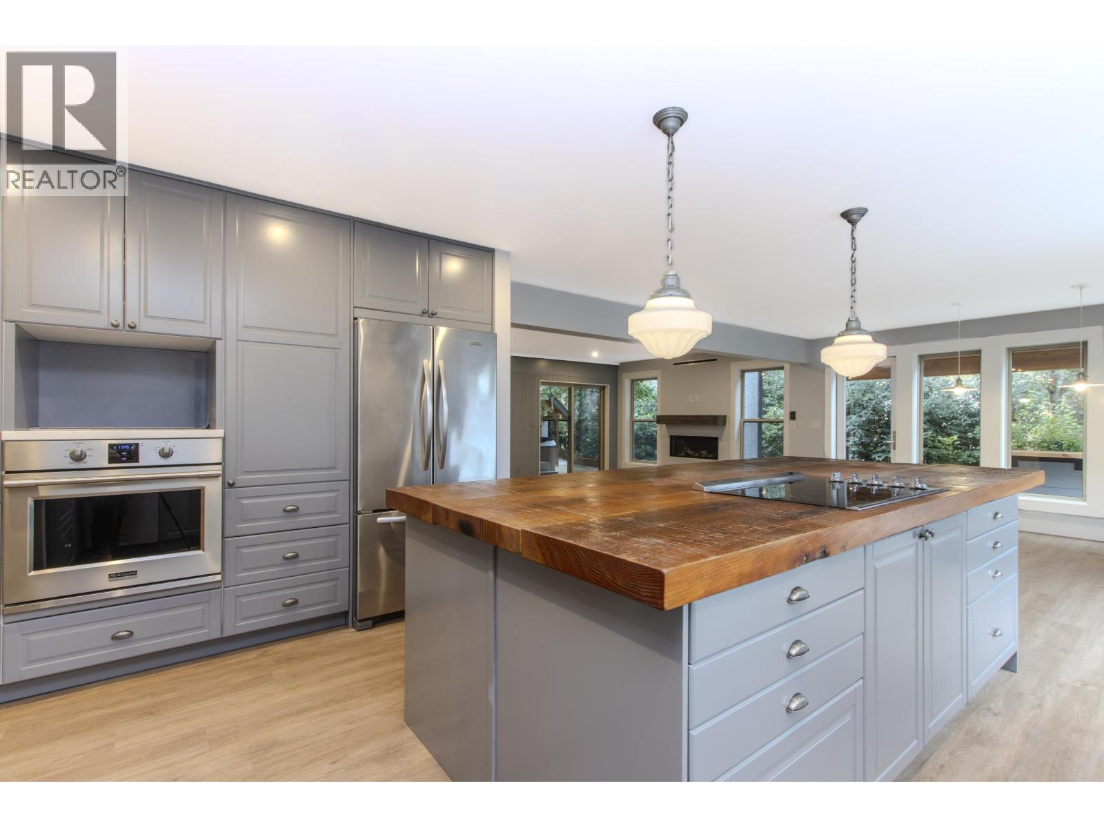 41281 MEADOW AVENUE, Squamish