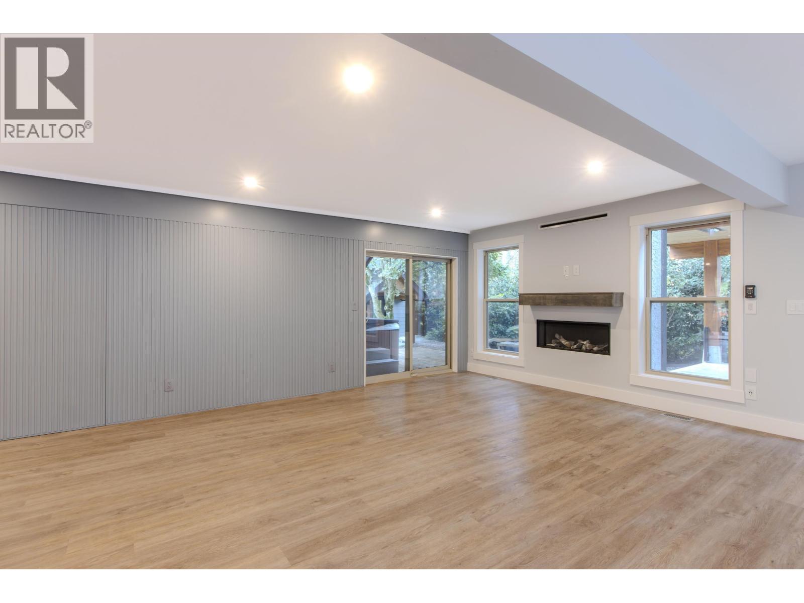 41281 MEADOW AVENUE, Squamish