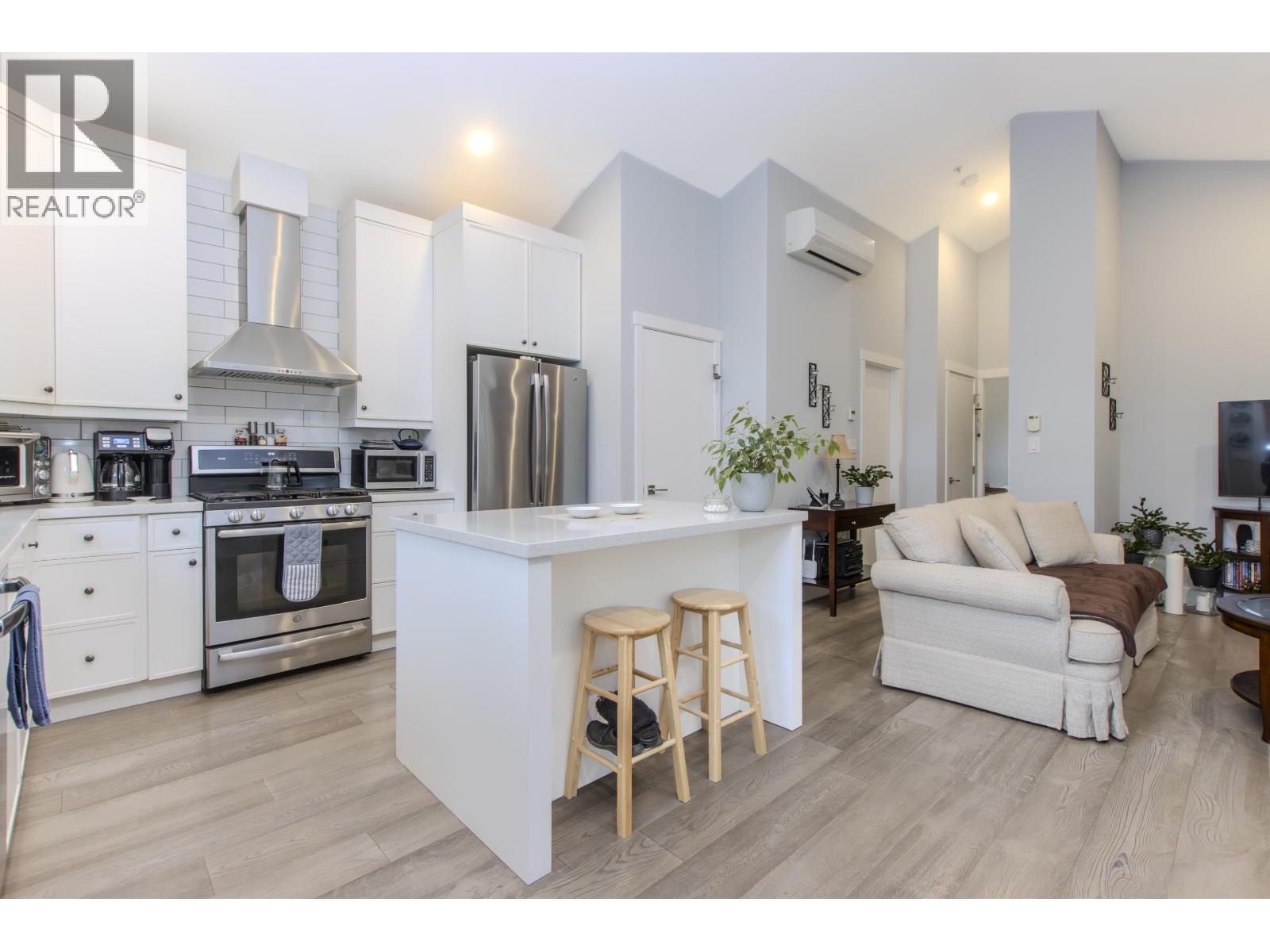 41281 MEADOW AVENUE, Squamish