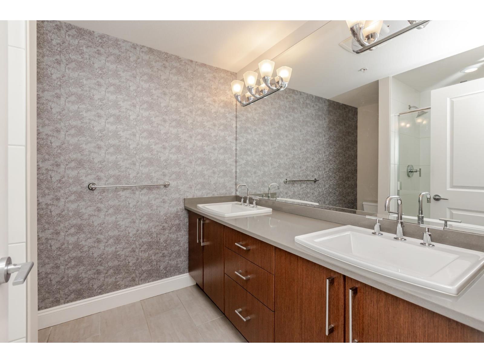 105 15336 17A AVENUE, Surrey