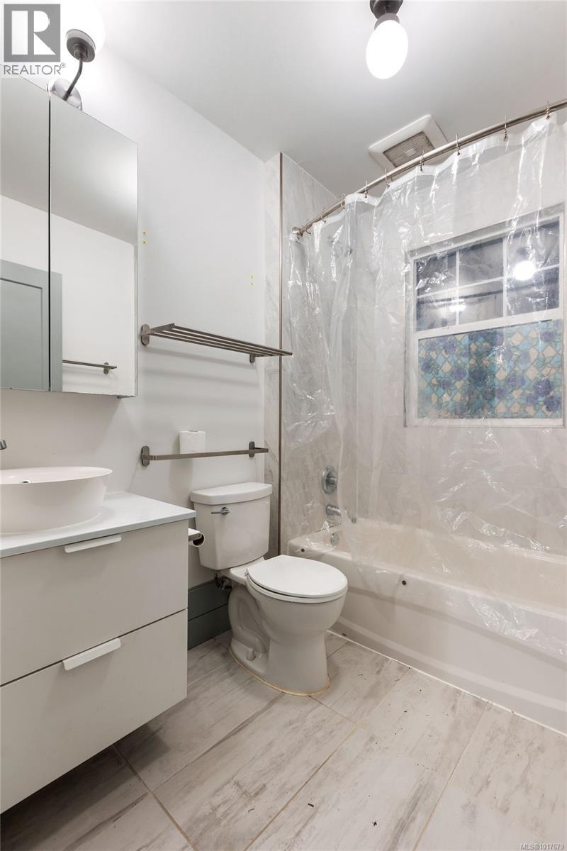  611 Polyanthus Crescent, Saanich