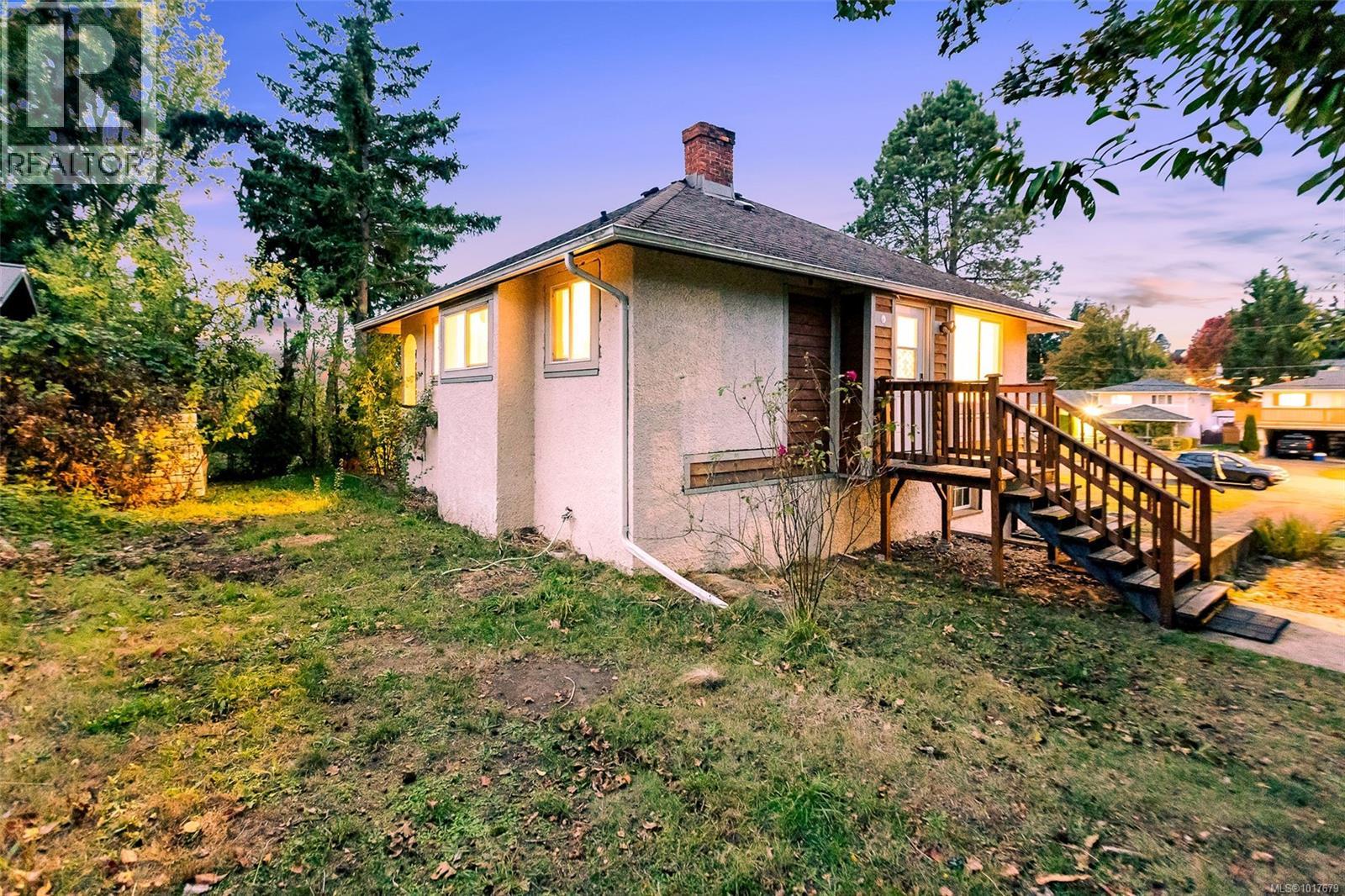  611 Polyanthus Crescent, Saanich