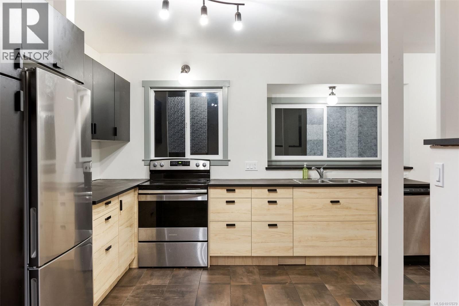  611 Polyanthus Crescent, Saanich