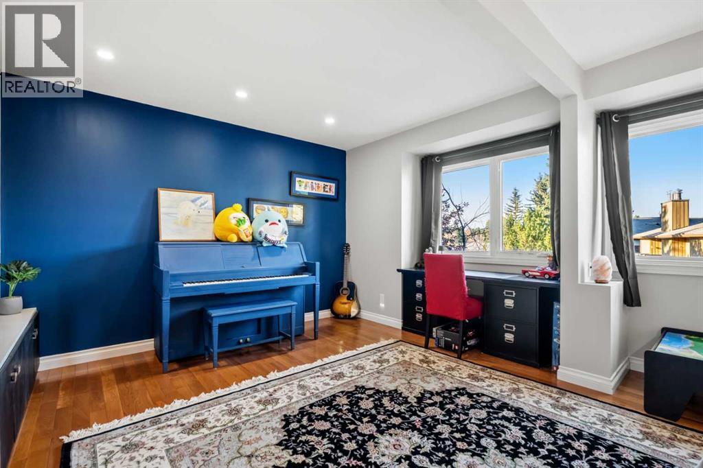 Single Family House for Sale in    Avenue SW Lakeview Calgary 