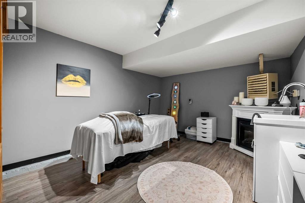 Single Family House for Sale in    Avenue SW Lakeview Calgary 