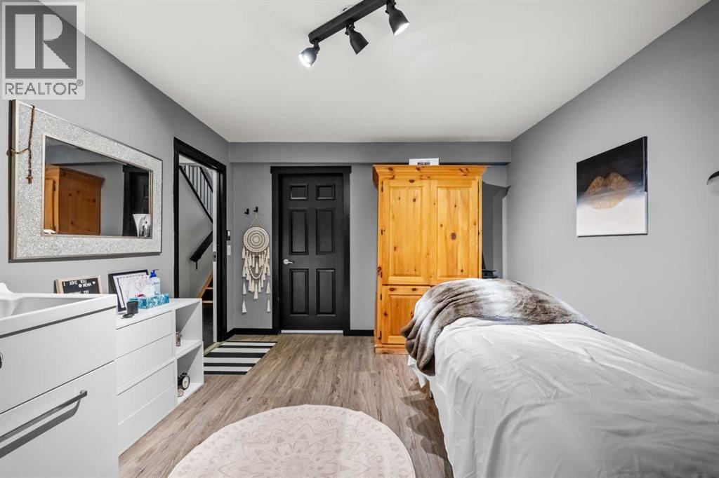 Single Family House for Sale in    Avenue SW Lakeview Calgary 