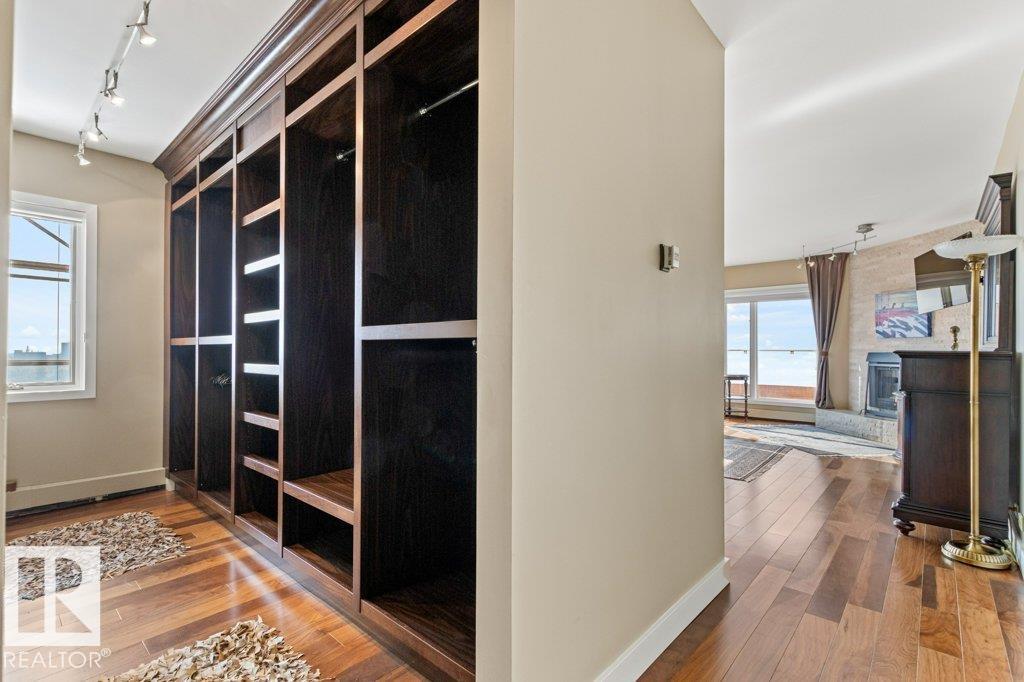 #1701 10010 119 ST NW, Edmonton