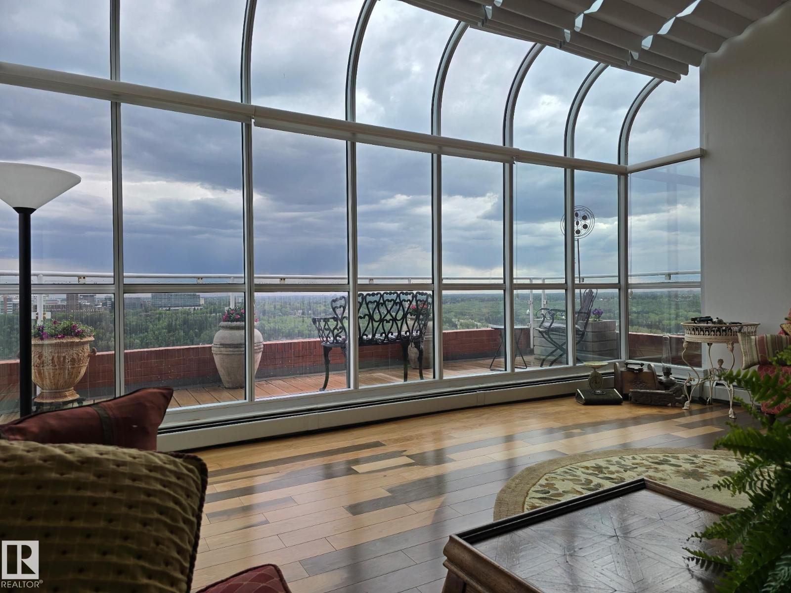 #1701 10010 119 ST NW, Edmonton