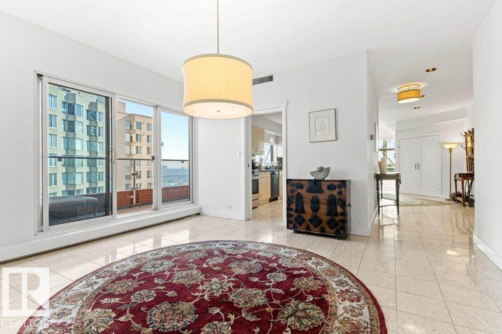 #1701 10010 119 ST NW, Edmonton