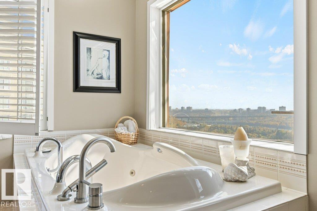 #1701 10010 119 ST NW, Edmonton