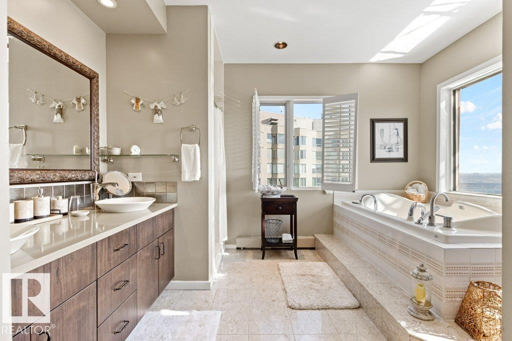 #1701 10010 119 ST NW, Edmonton