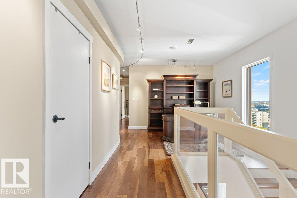 #1701 10010 119 ST NW, Edmonton