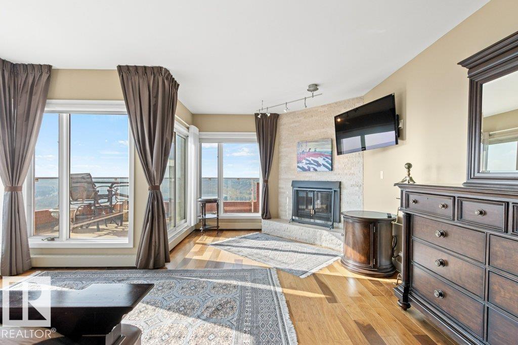 #1701 10010 119 ST NW, Edmonton