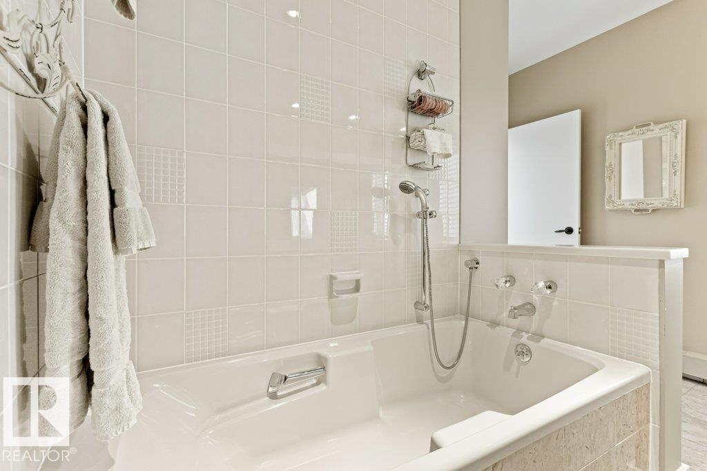 #1701 10010 119 ST NW, Edmonton