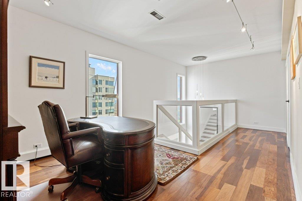 #1701 10010 119 ST NW, Edmonton