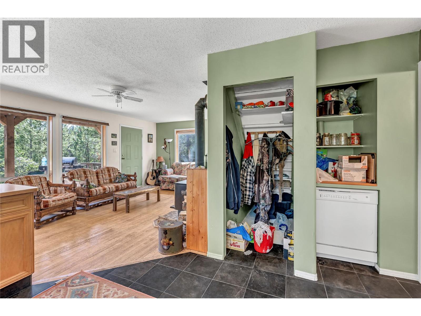 2556 PRINCETON SUMMERLAND Road, Princeton