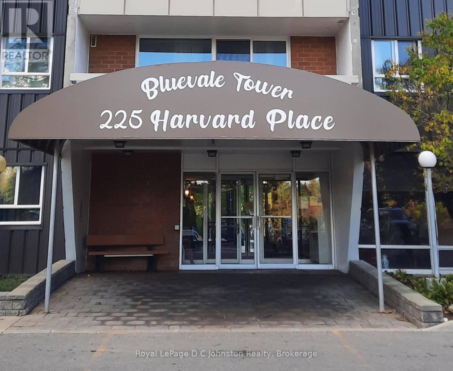 806 – 225 HARVARD PLACE