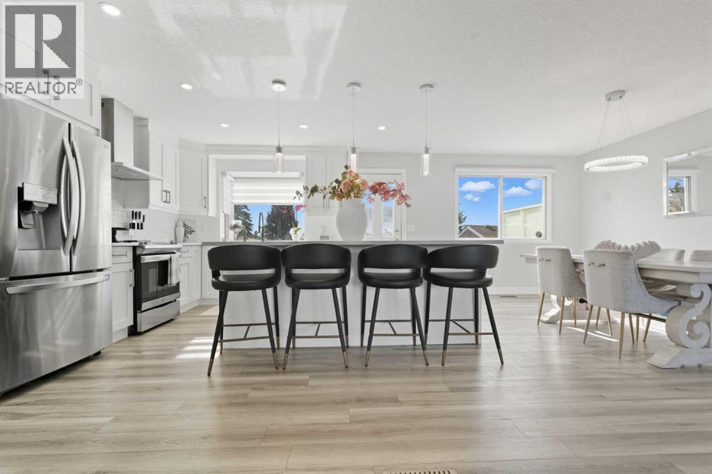 Single Family House Bi-level for Sale in  Pinetree Place NE Pineridge Calgary 