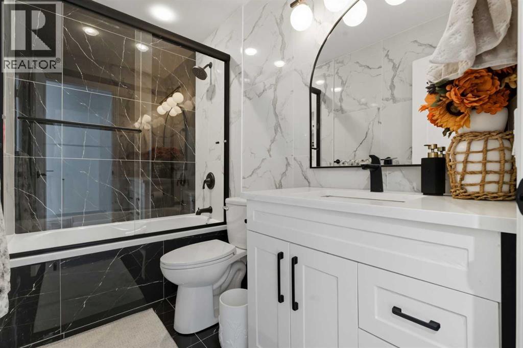 Single Family House Bi-level for Sale in  Pinetree Place NE Pineridge Calgary 
