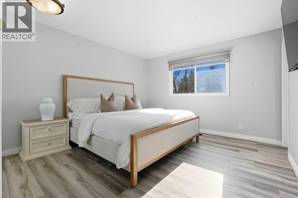 Single Family House Bi-level for Sale in  Pinetree Place NE Pineridge Calgary 