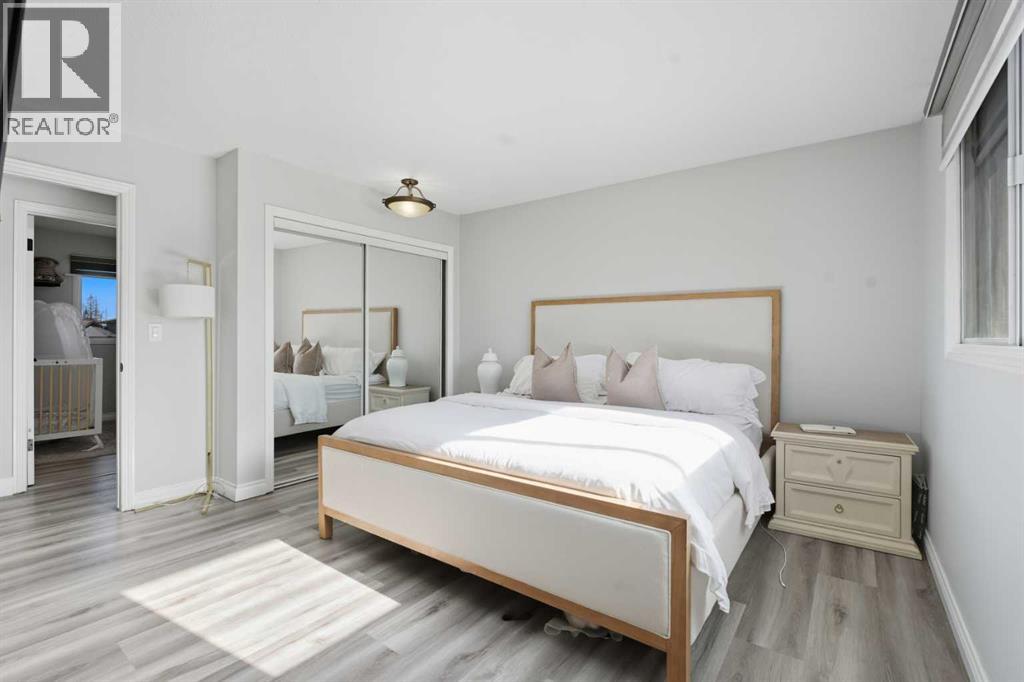 Single Family House Bi-level for Sale in  Pinetree Place NE Pineridge Calgary 