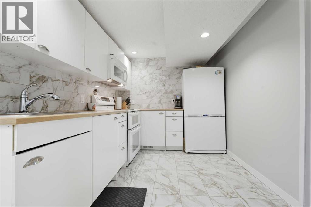 Single Family House Bi-level for Sale in  Pinetree Place NE Pineridge Calgary 