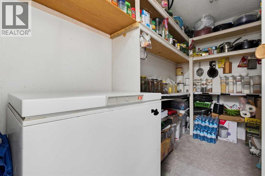 Single Family House Bi-level for Sale in  Pinetree Place NE Pineridge Calgary 