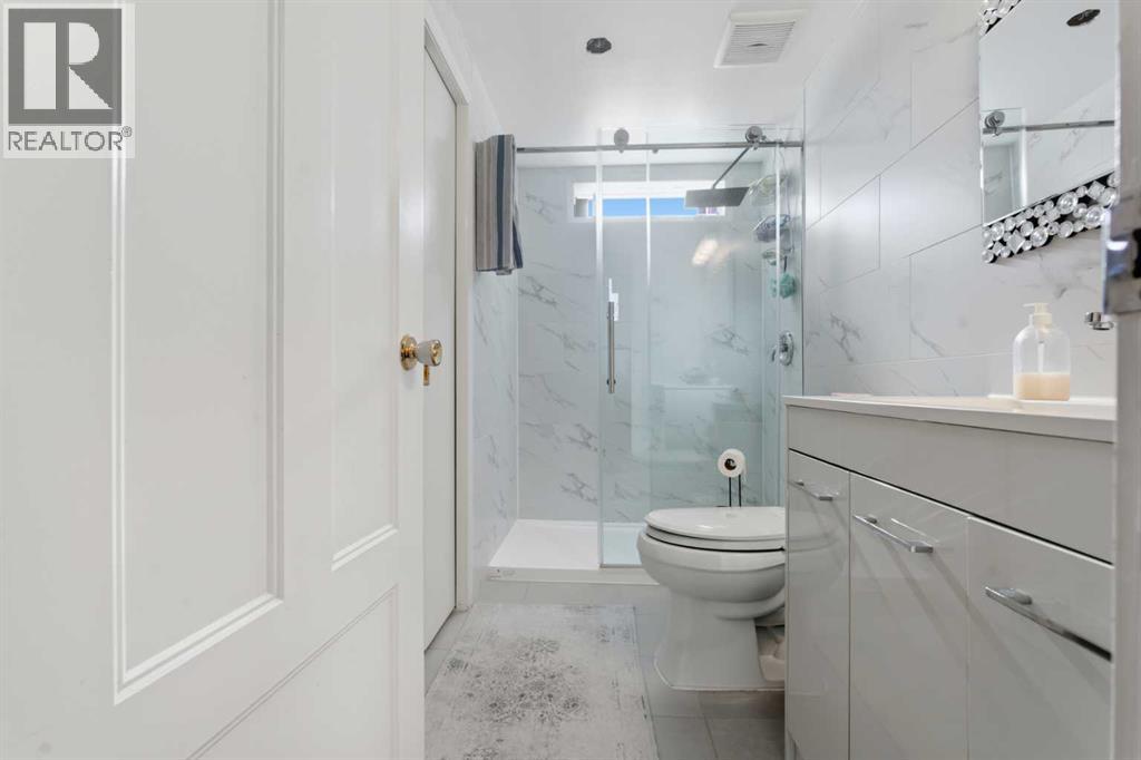 Single Family House Bi-level for Sale in  Pinetree Place NE Pineridge Calgary 
