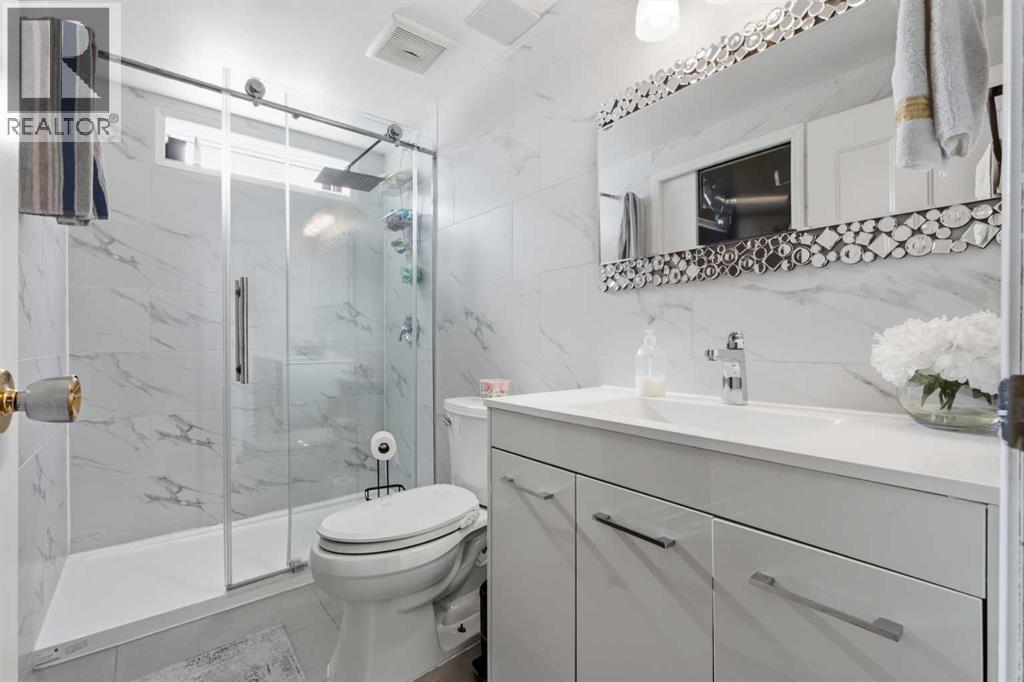 Single Family House Bi-level for Sale in  Pinetree Place NE Pineridge Calgary 