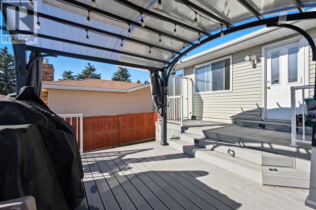 Single Family House Bi-level for Sale in  Pinetree Place NE Pineridge Calgary 