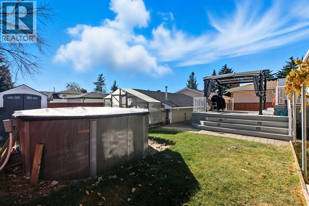 Single Family House Bi-level for Sale in  Pinetree Place NE Pineridge Calgary 