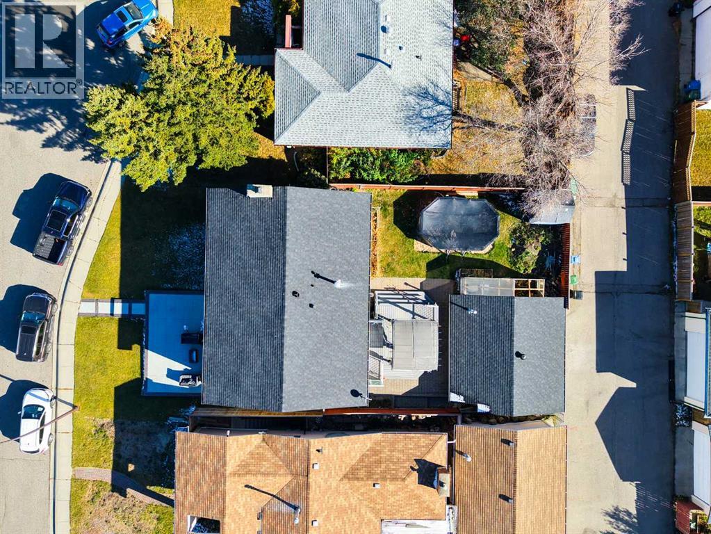 Single Family House Bi-level for Sale in  Pinetree Place NE Pineridge Calgary 