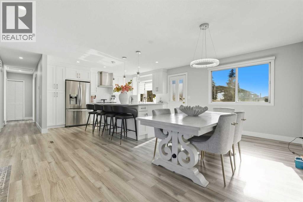 Single Family House Bi-level for Sale in  Pinetree Place NE Pineridge Calgary 