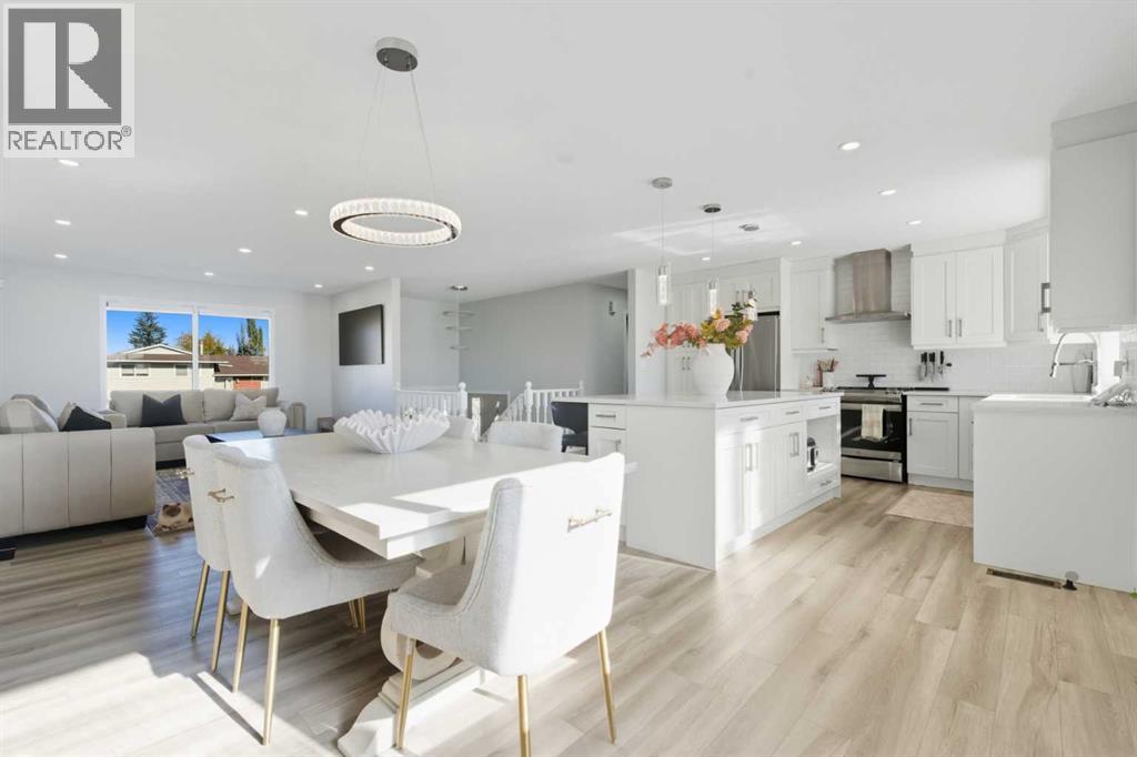 Single Family House Bi-level for Sale in  Pinetree Place NE Pineridge Calgary 